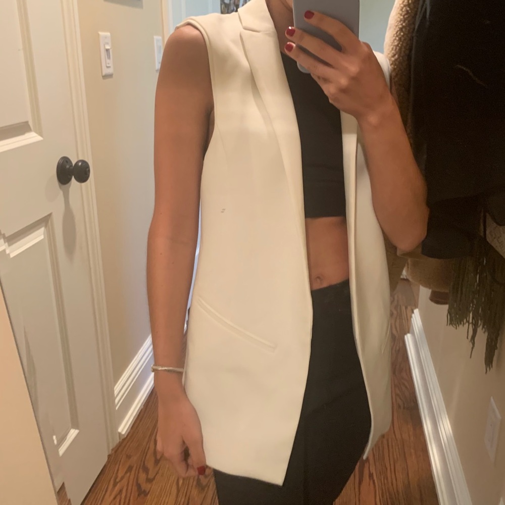 Exec sleeveless blazer with lace back